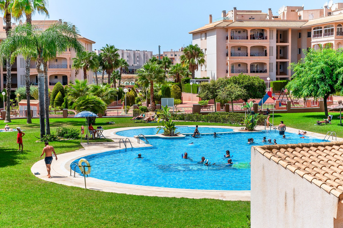 For sale - 2 Bedroom 2 Bathroom Apartment - Middle Floor Apartment in Orihuela - Playa Flamenca  - Alicante