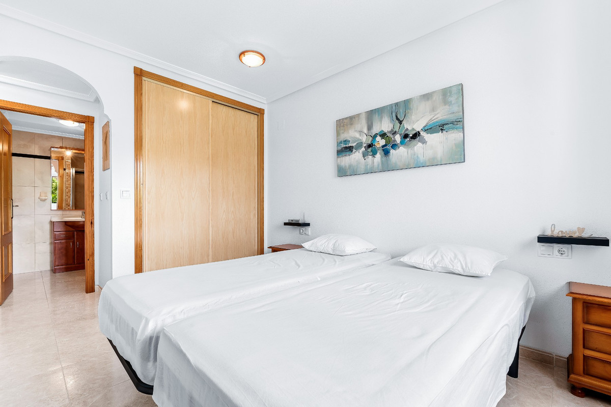 For sale - 2 Bedroom 2 Bathroom Apartment - Middle Floor Apartment in Orihuela - Playa Flamenca  - Alicante