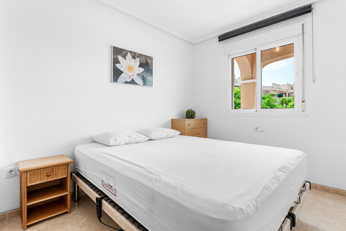 For sale - 2 Bedroom 2 Bathroom Apartment - Middle Floor Apartment in Orihuela - Playa Flamenca  - Alicante