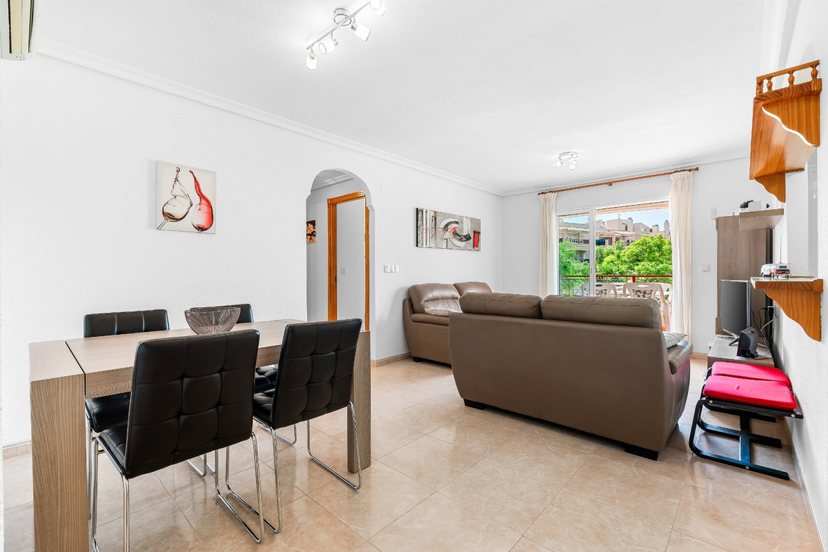 For sale - 2 Bedroom 2 Bathroom Apartment - Middle Floor Apartment in Orihuela - Playa Flamenca  - Alicante