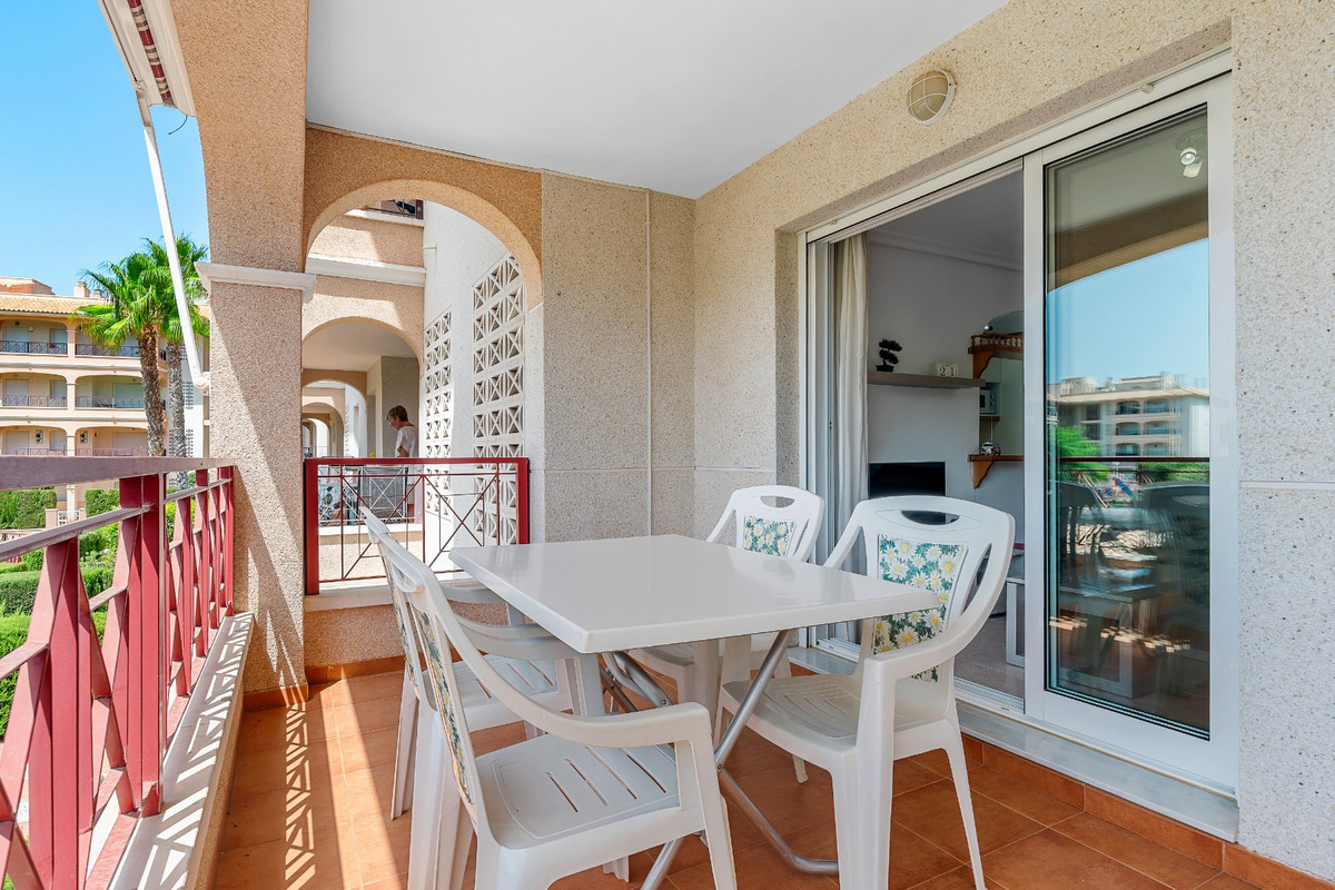 For sale - 2 Bedroom 2 Bathroom Apartment - Middle Floor Apartment in Orihuela - Playa Flamenca  - Alicante
