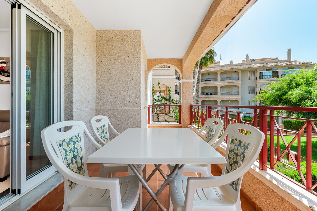 For sale - 2 Bedroom 2 Bathroom Apartment - Middle Floor Apartment in Orihuela - Playa Flamenca  - Alicante