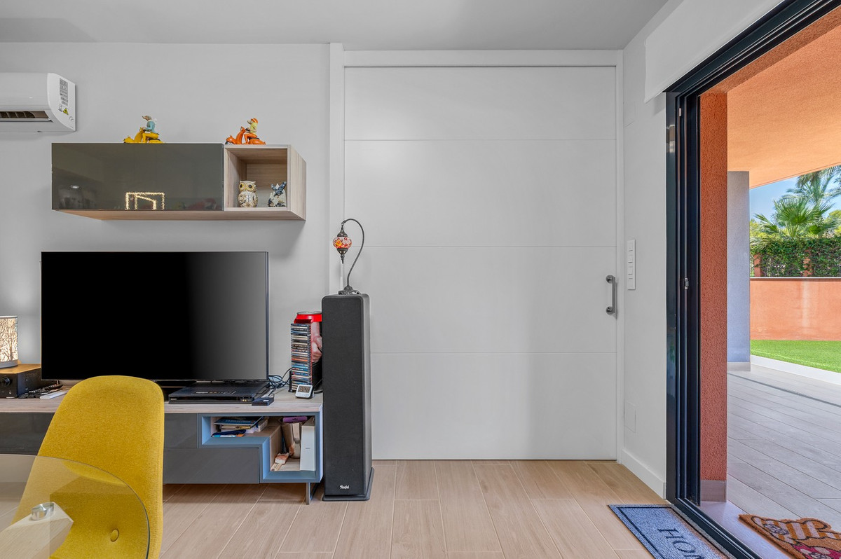 For sale - 2 Bedroom 2 Bathroom Apartment - Ground Floor Apartment in Orihuela - Villamartin  - Alicante