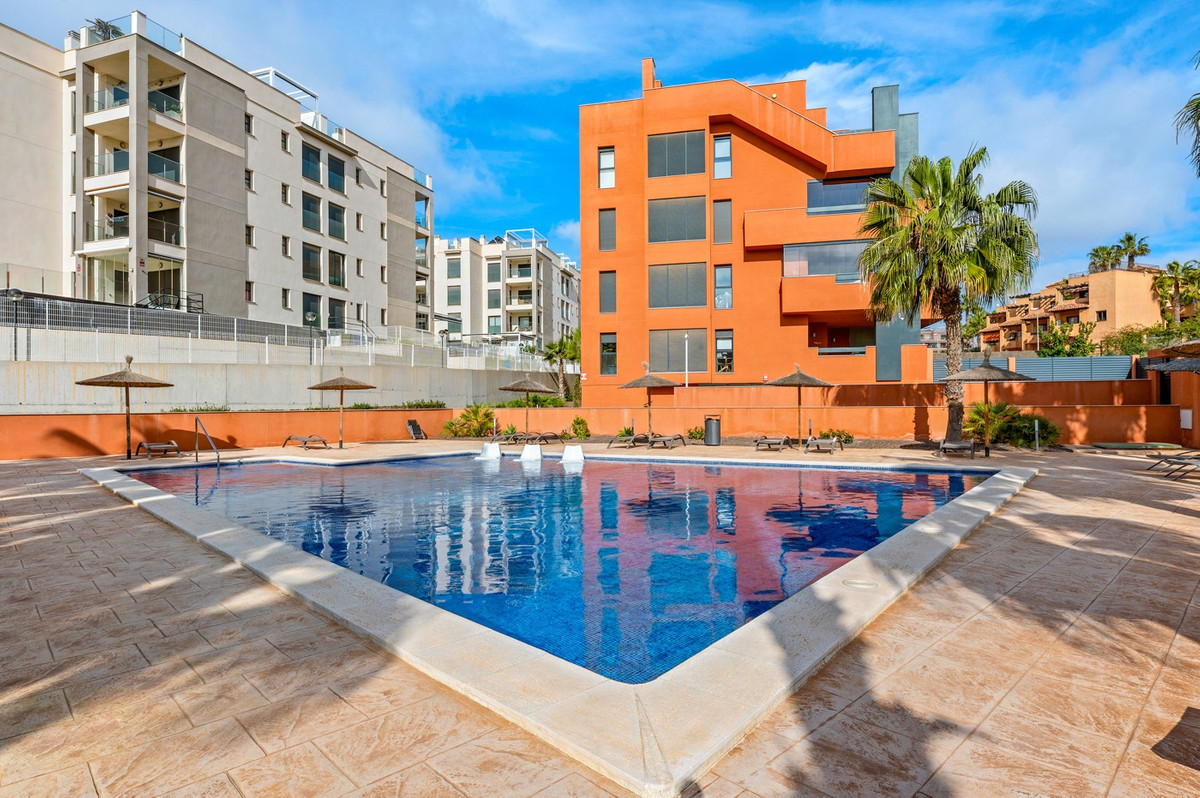 For sale - 2 Bedroom 2 Bathroom Apartment - Ground Floor Apartment in Orihuela - Villamartin  - Alicante