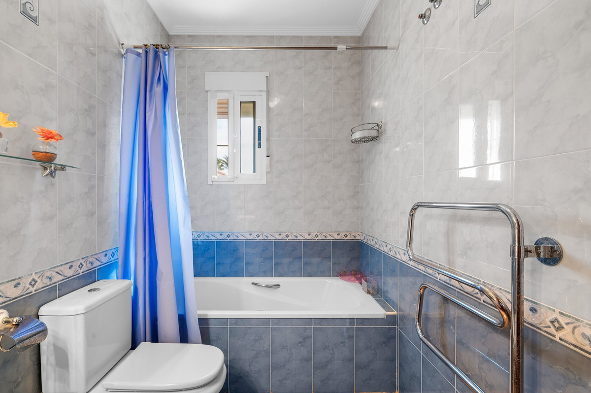 For sale - 3 Bedroom 2 Bathroom House - Detached Villa in Guardamar del Segura - Guardamar del Segura Centro  - Alicante