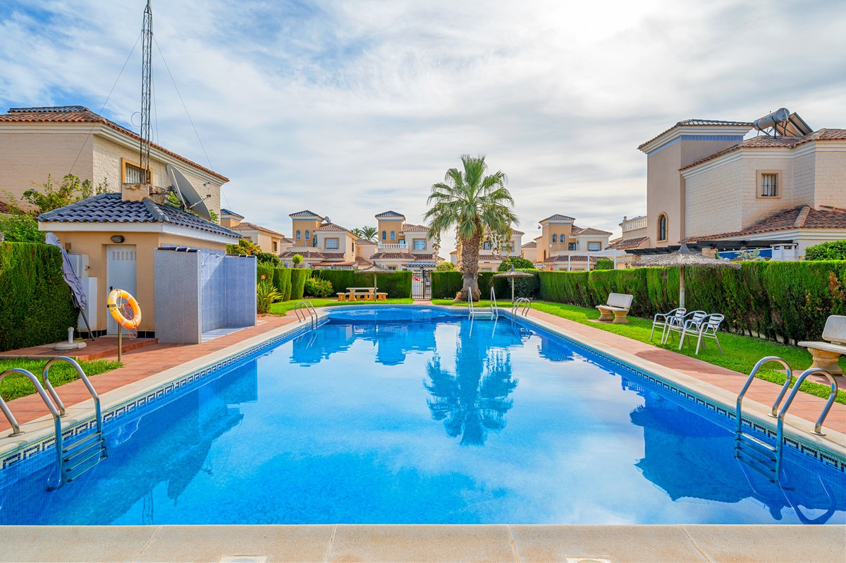 For sale - 3 Bedroom 2 Bathroom House - Detached Villa in Guardamar del Segura - Guardamar del Segura Centro  - Alicante