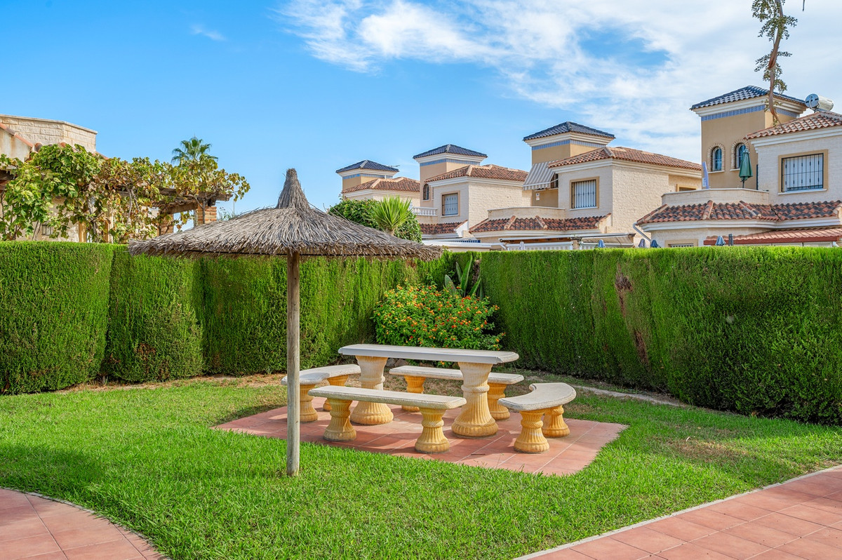 For sale - 3 Bedroom 2 Bathroom House - Detached Villa in Guardamar del Segura - Guardamar del Segura Centro  - Alicante