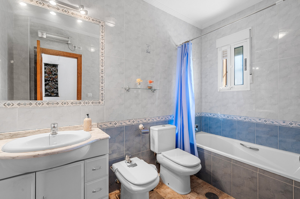 For sale - 3 Bedroom 2 Bathroom House - Detached Villa in Guardamar del Segura - Guardamar del Segura Centro  - Alicante