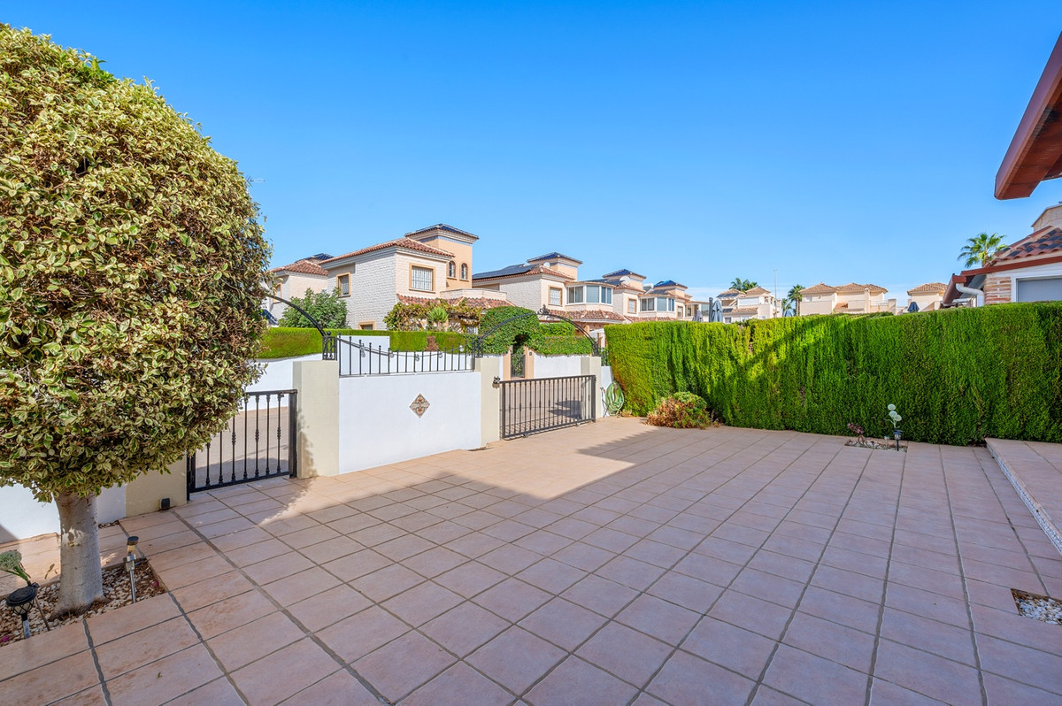 For sale - 3 Bedroom 2 Bathroom House - Detached Villa in Guardamar del Segura - Guardamar del Segura Centro  - Alicante