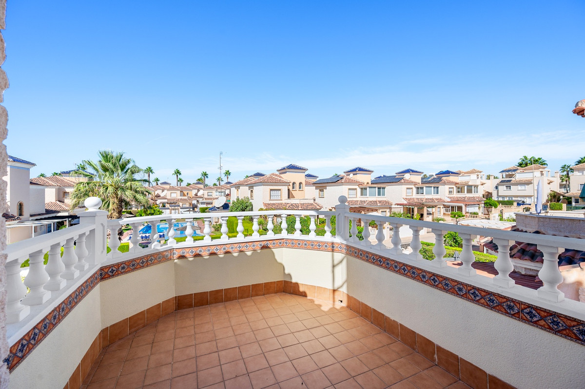 For sale - 3 Bedroom 2 Bathroom House - Detached Villa in Guardamar del Segura - Guardamar del Segura Centro  - Alicante
