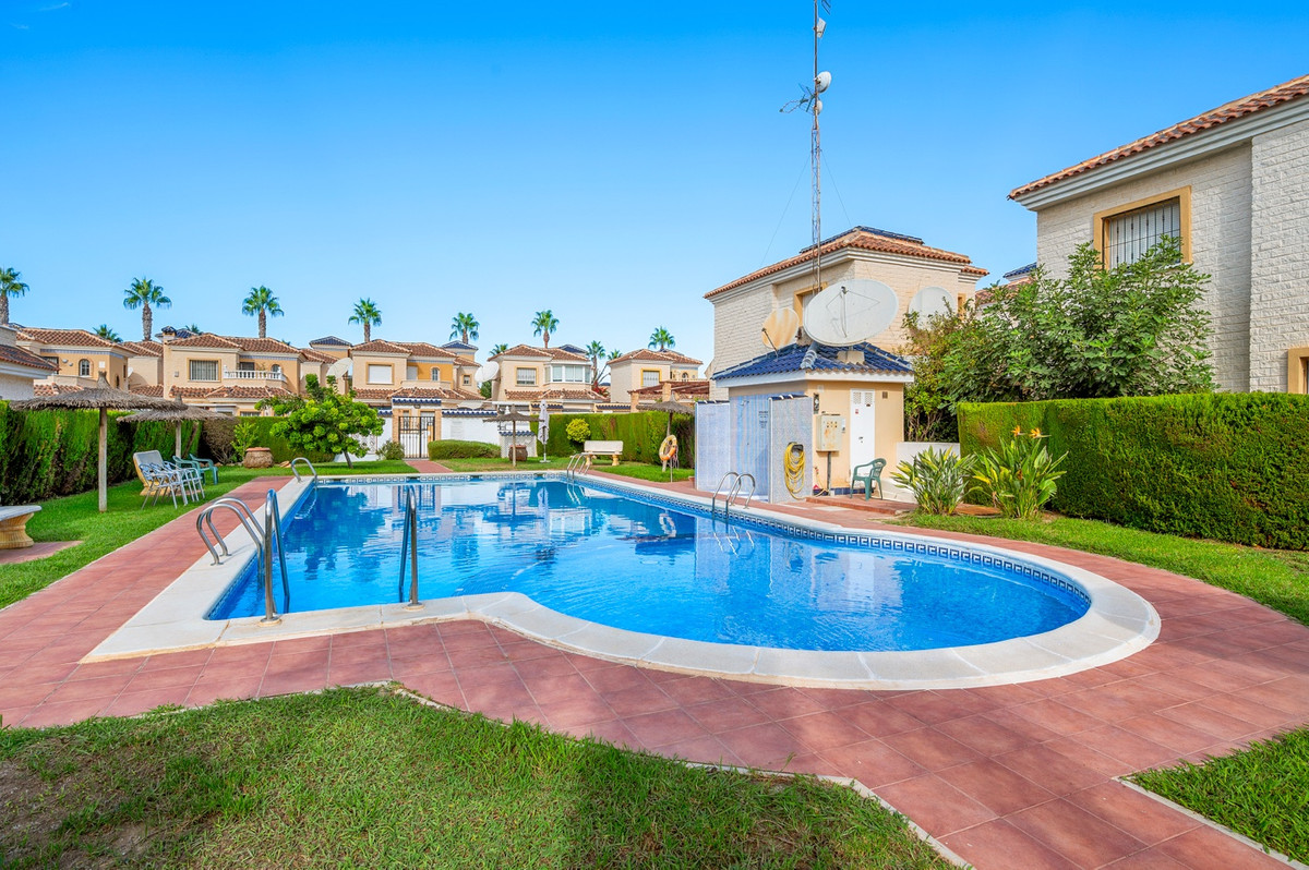 For sale - 3 Bedroom 2 Bathroom House - Detached Villa in Guardamar del Segura - Guardamar del Segura Centro  - Alicante