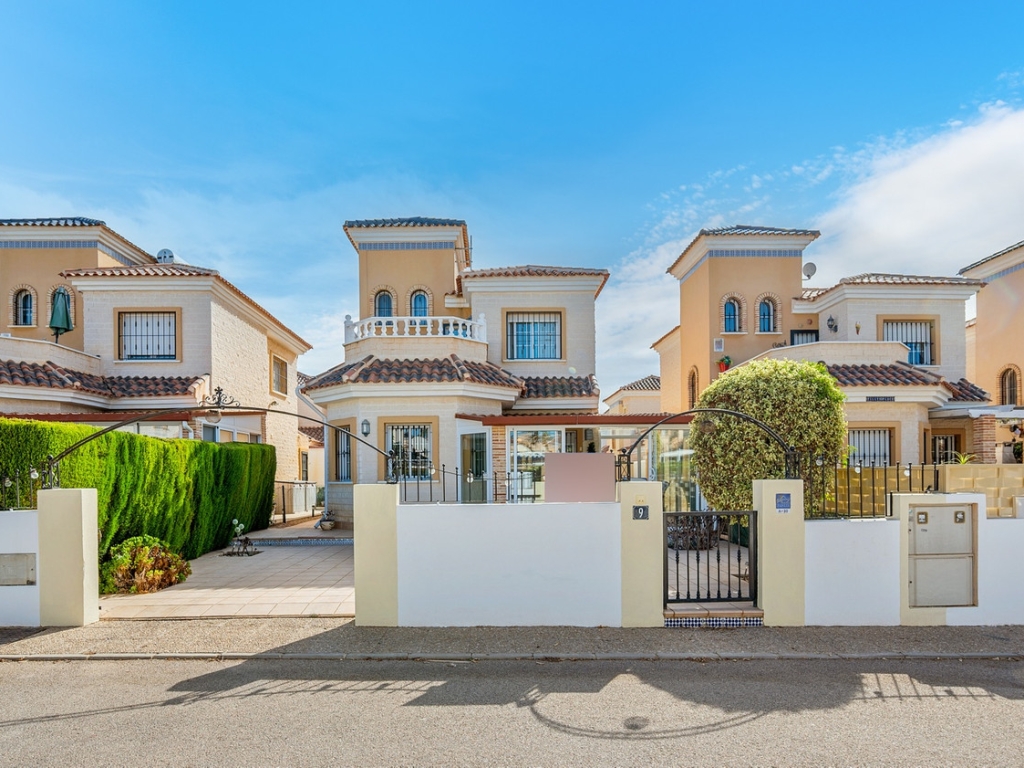 3 Bedroom 2 Bathroom House - Detached Villa in Guardamar del Segura
