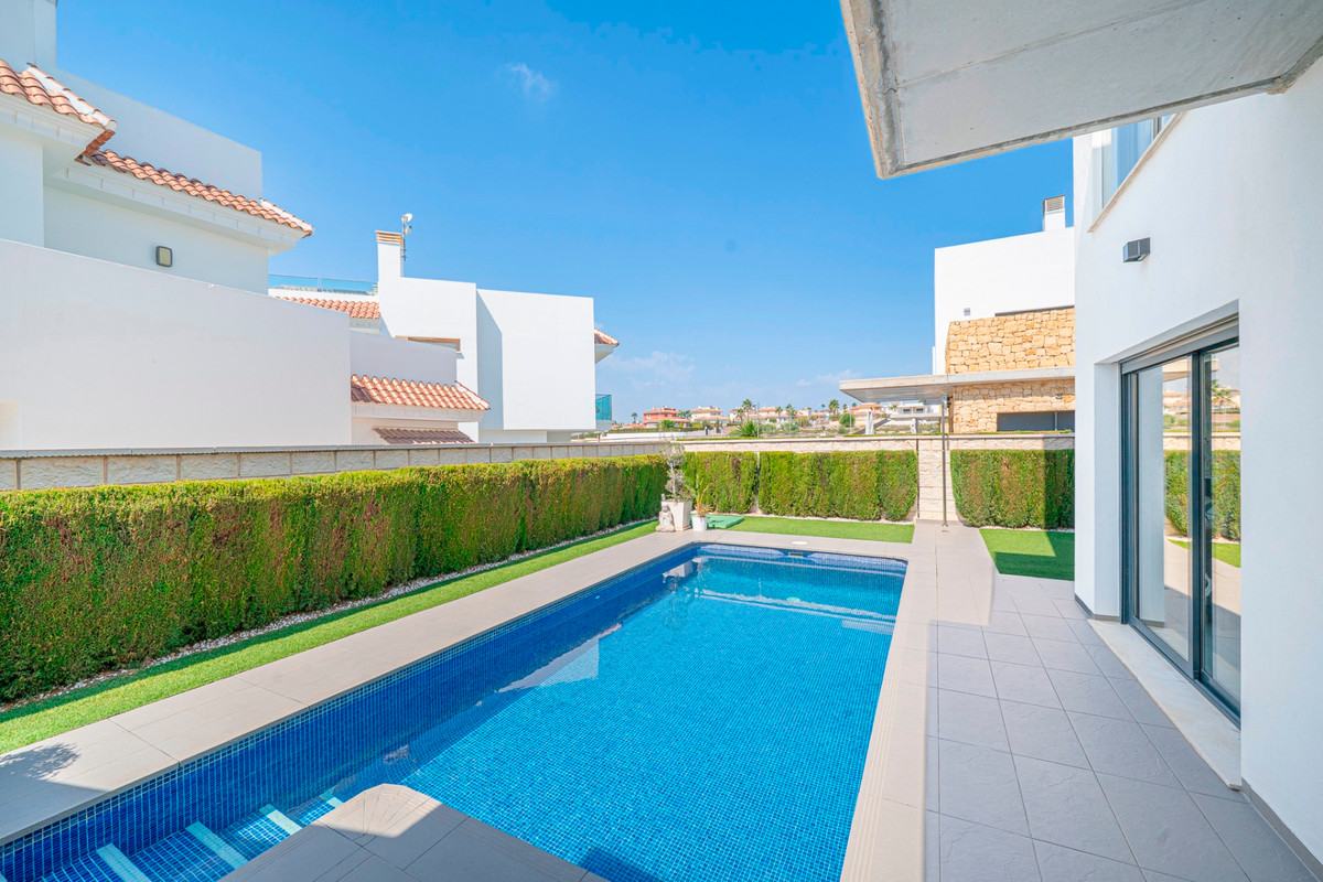 For sale - 3 Bedroom 2 Bathroom House - Detached Villa in Rojales - Lo Pepin  - Alicante