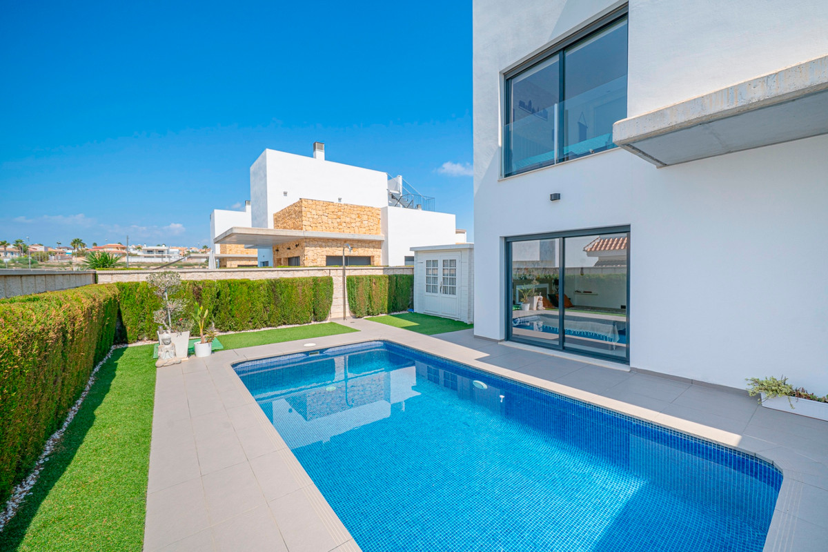 For sale - 3 Bedroom 2 Bathroom House - Detached Villa in Rojales - Lo Pepin  - Alicante