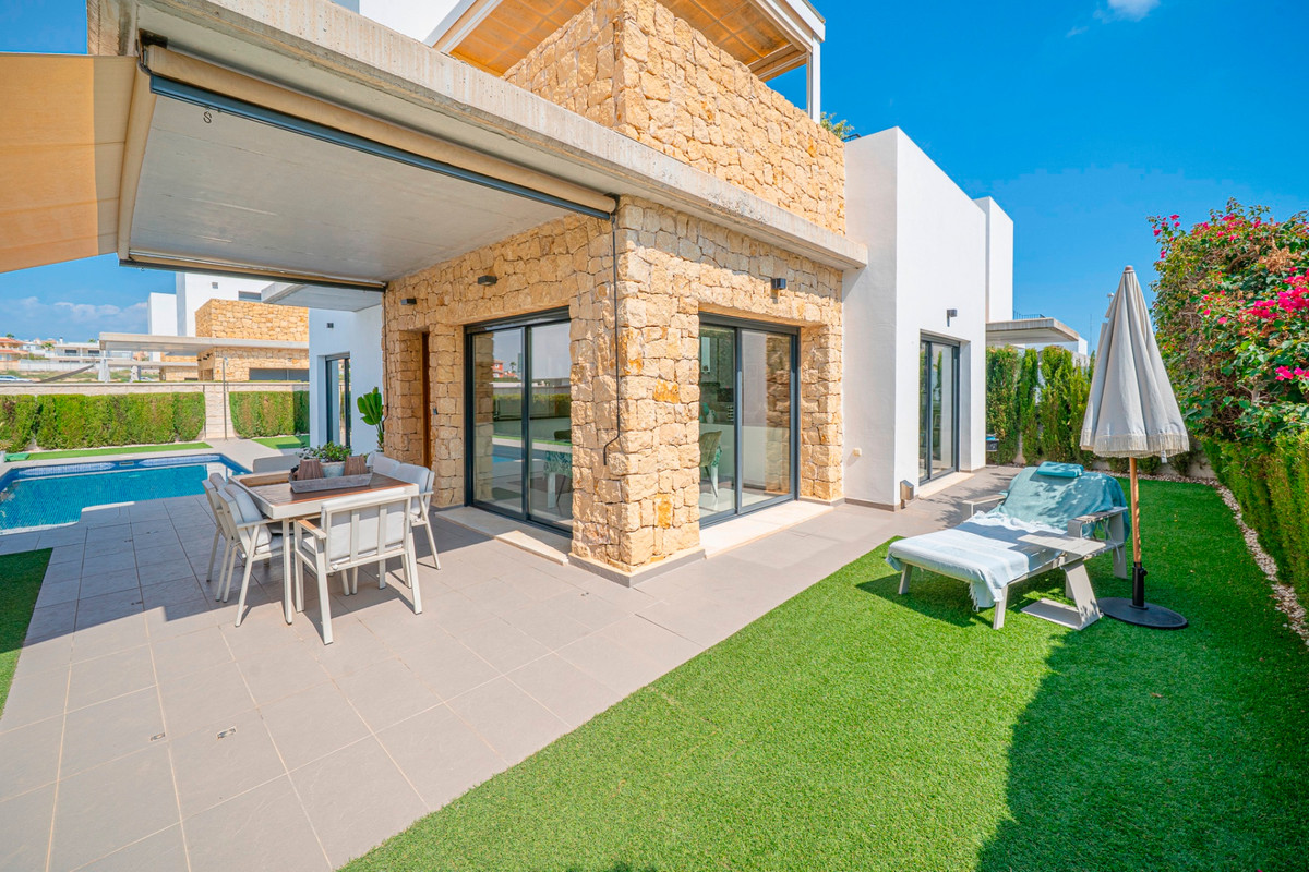 For sale - 3 Bedroom 2 Bathroom House - Detached Villa in Rojales - Lo Pepin  - Alicante