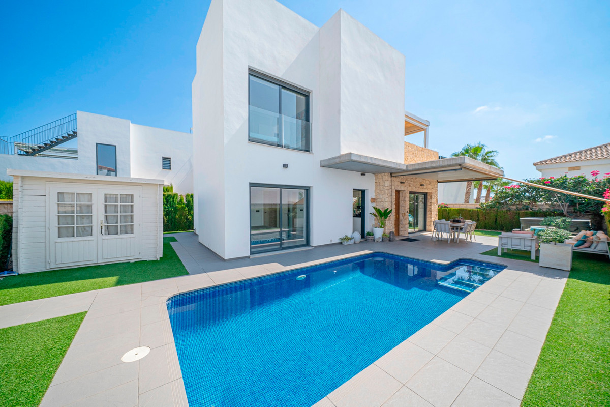 For sale - 3 Bedroom 2 Bathroom House - Detached Villa in Rojales - Lo Pepin  - Alicante