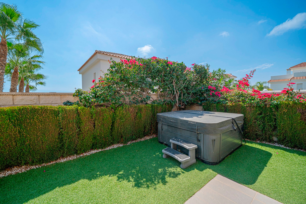 For sale - 3 Bedroom 2 Bathroom House - Detached Villa in Rojales - Lo Pepin  - Alicante