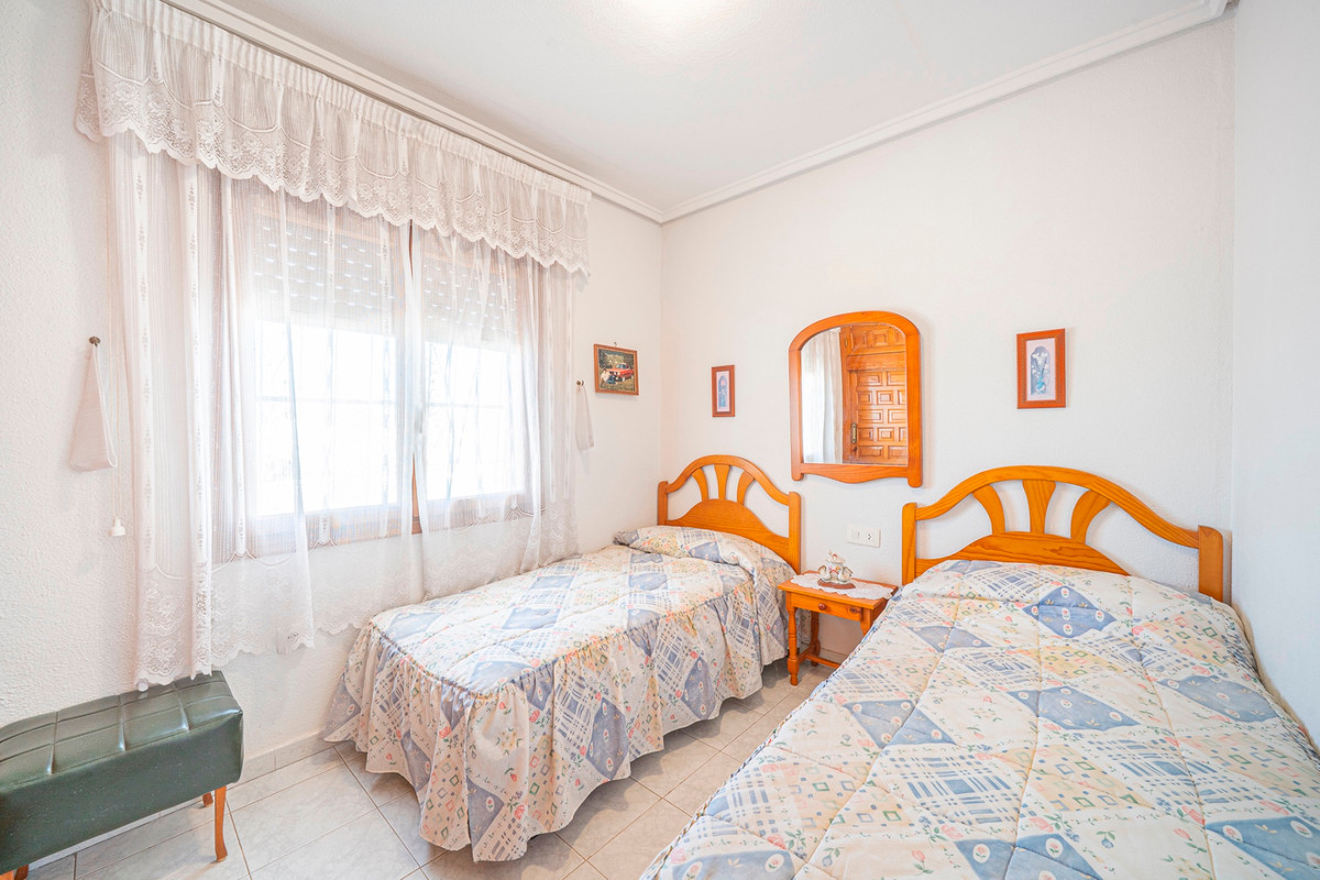 For sale - 5 Bedroom 4 Bathroom House - Detached Villa in Rojales - Ciudad Quesada  - Alicante
