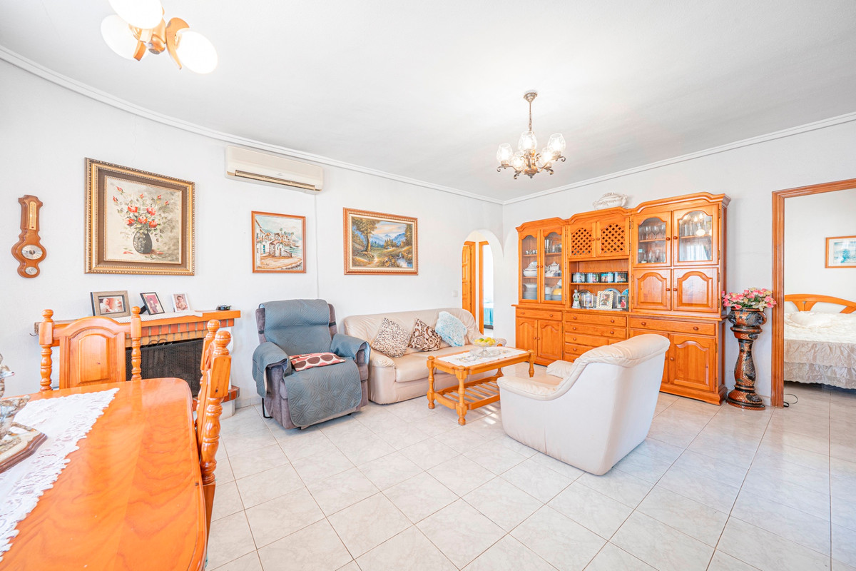 For sale - 5 Bedroom 4 Bathroom House - Detached Villa in Rojales - Ciudad Quesada  - Alicante