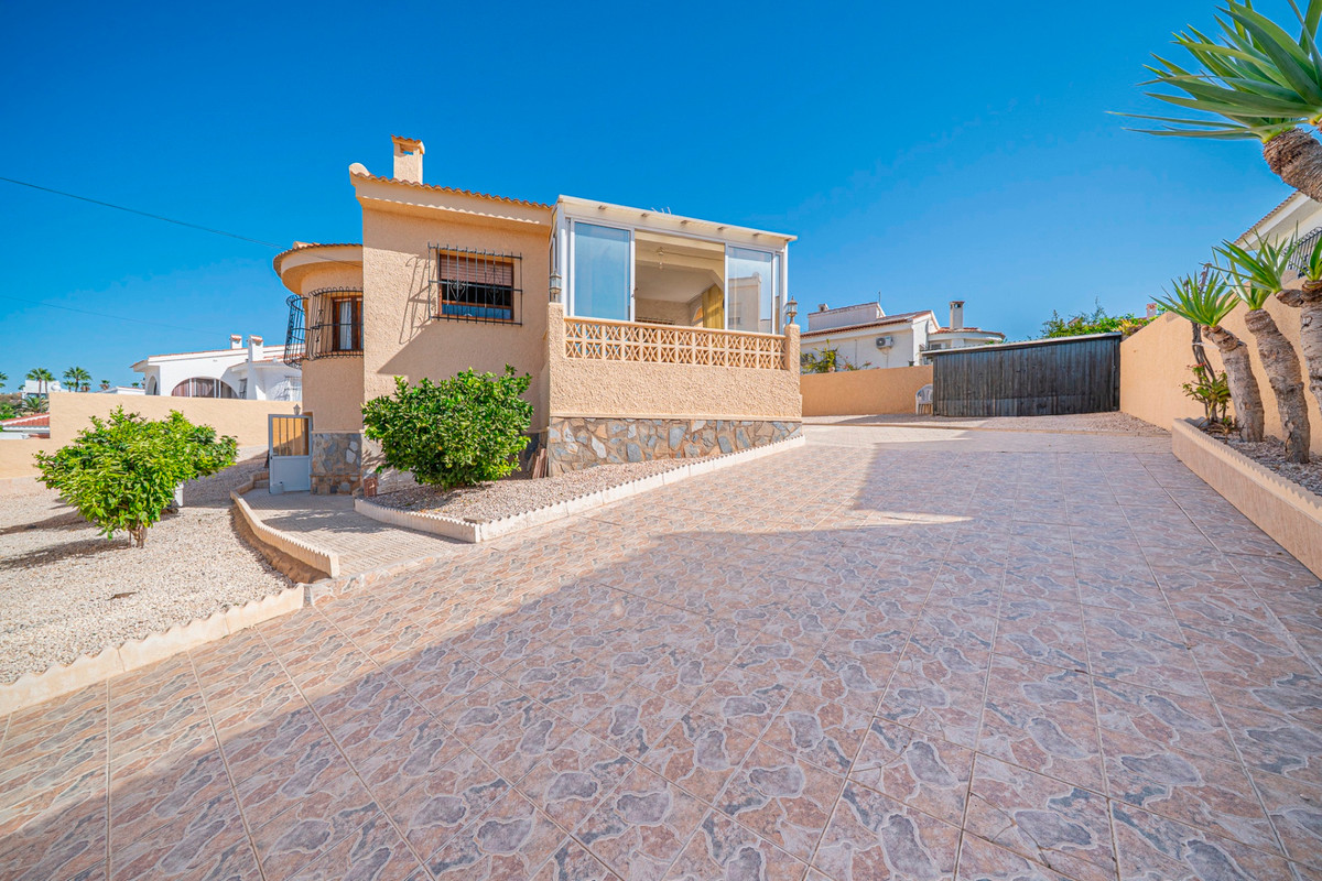 For sale - 5 Bedroom 4 Bathroom House - Detached Villa in Rojales - Ciudad Quesada  - Alicante