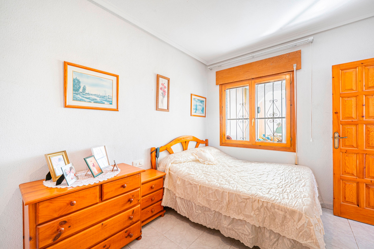 For sale - 5 Bedroom 4 Bathroom House - Detached Villa in Rojales - Ciudad Quesada  - Alicante