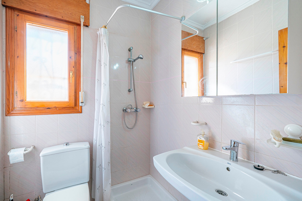 For sale - 5 Bedroom 4 Bathroom House - Detached Villa in Rojales - Ciudad Quesada  - Alicante