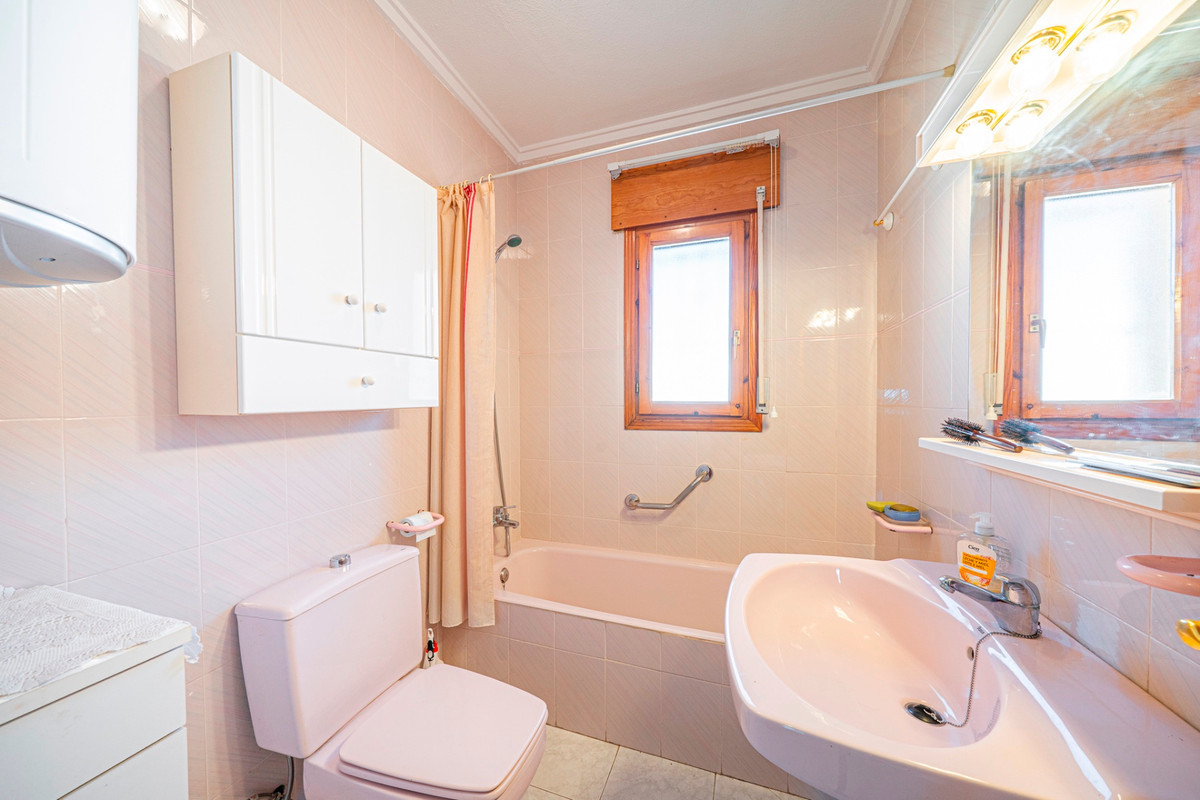 For sale - 5 Bedroom 4 Bathroom House - Detached Villa in Rojales - Ciudad Quesada  - Alicante