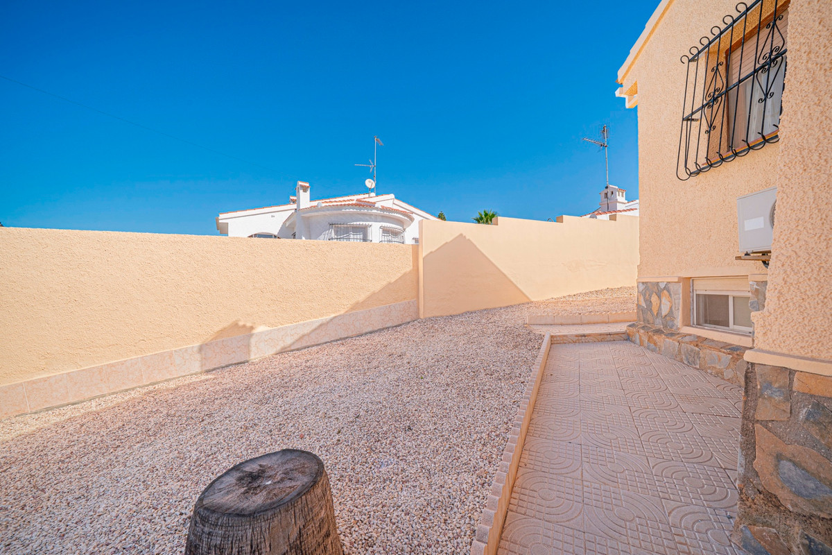 For sale - 5 Bedroom 4 Bathroom House - Detached Villa in Rojales - Ciudad Quesada  - Alicante