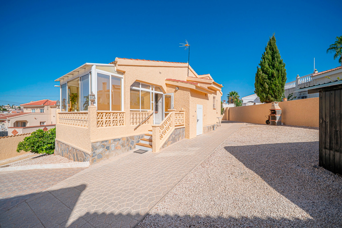 For sale - 5 Bedroom 4 Bathroom House - Detached Villa in Rojales - Ciudad Quesada  - Alicante