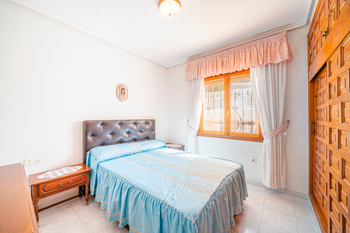 For sale - 5 Bedroom 4 Bathroom House - Detached Villa in Rojales - Ciudad Quesada  - Alicante