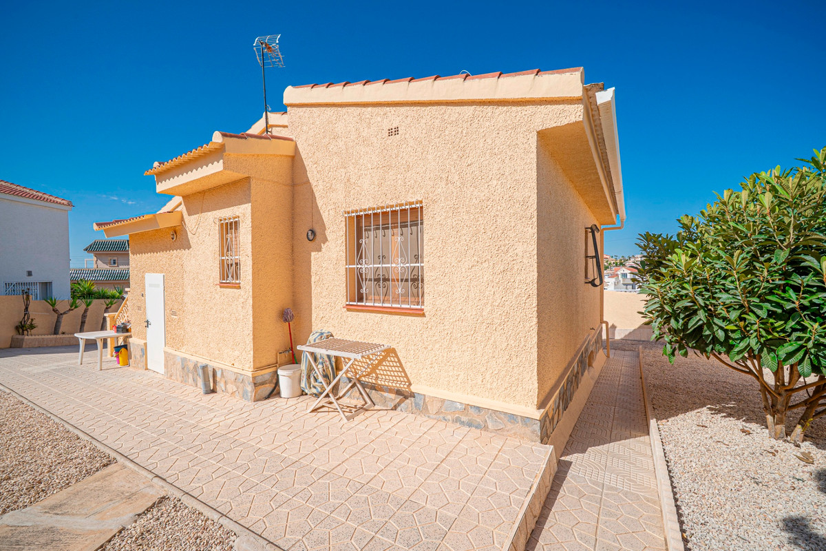 For sale - 5 Bedroom 4 Bathroom House - Detached Villa in Rojales - Ciudad Quesada  - Alicante
