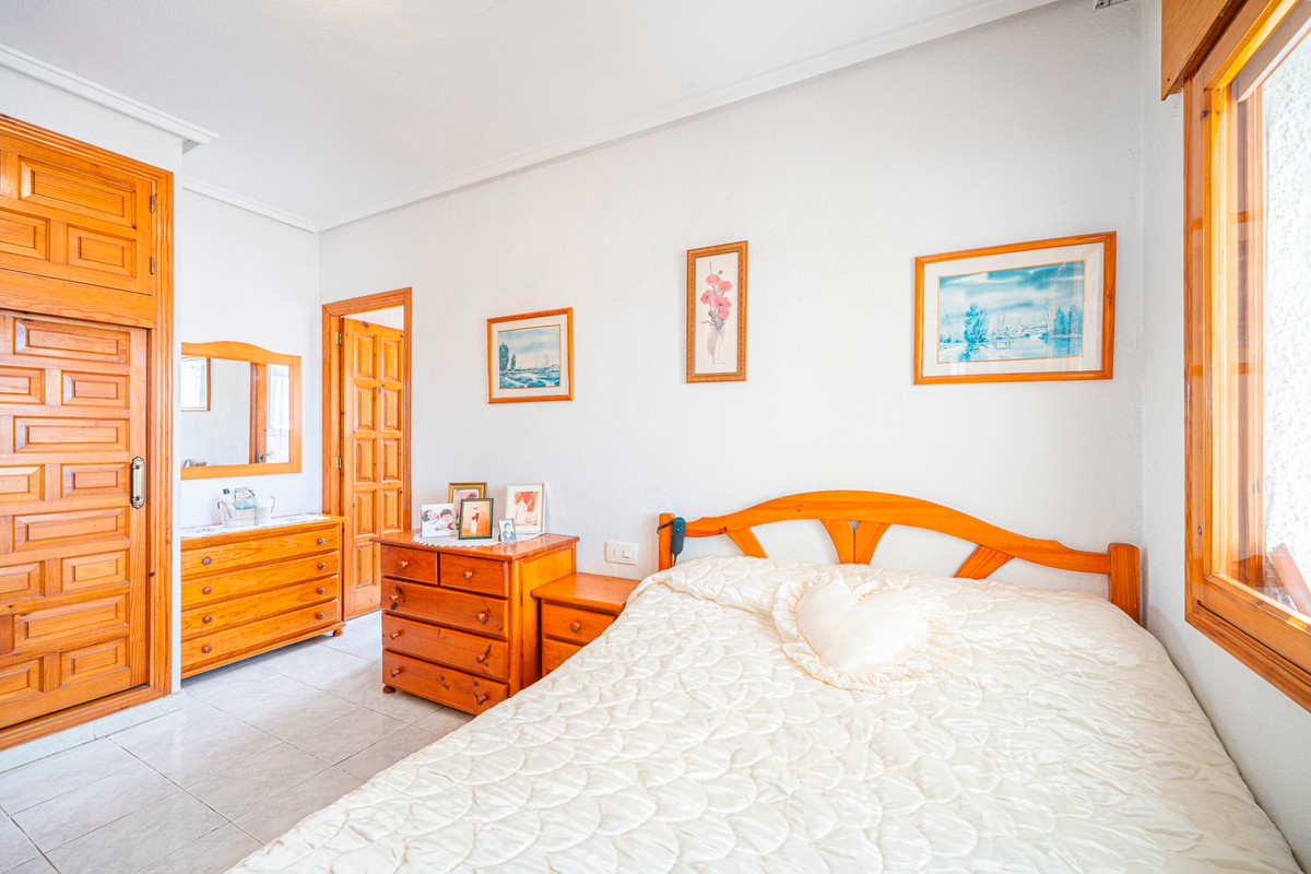 For sale - 5 Bedroom 4 Bathroom House - Detached Villa in Rojales - Ciudad Quesada  - Alicante