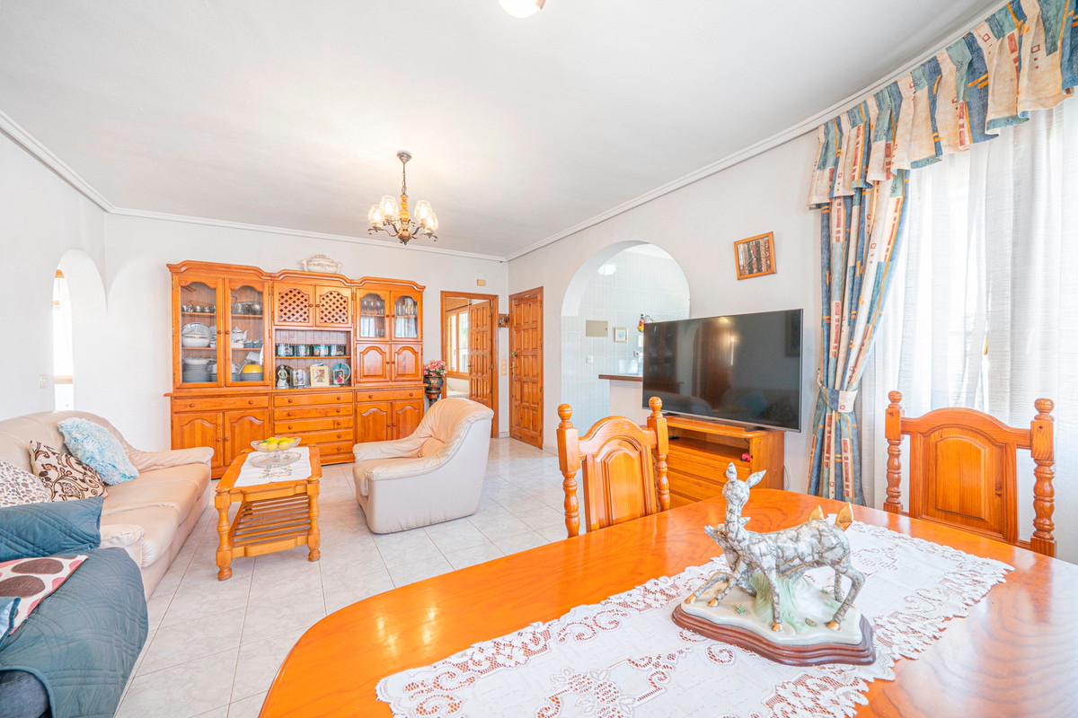 For sale - 5 Bedroom 4 Bathroom House - Detached Villa in Rojales - Ciudad Quesada  - Alicante