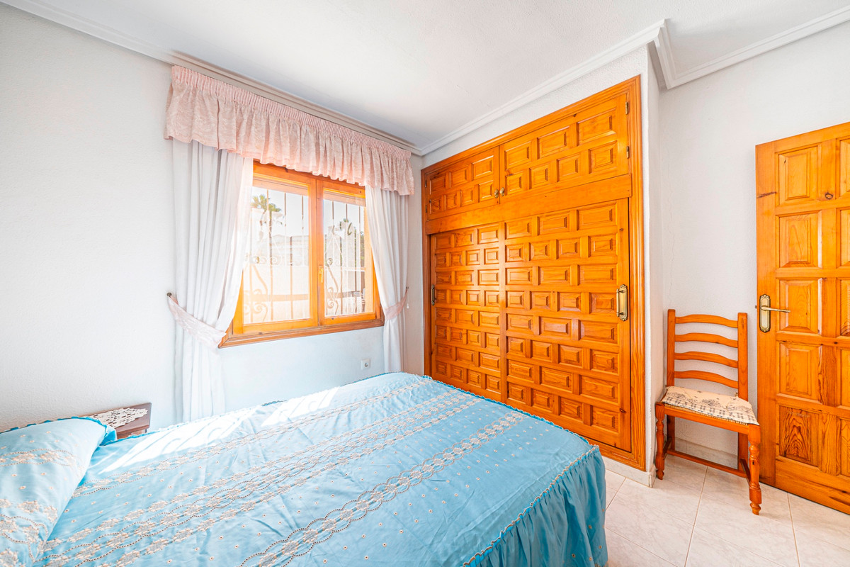 For sale - 5 Bedroom 4 Bathroom House - Detached Villa in Rojales - Ciudad Quesada  - Alicante