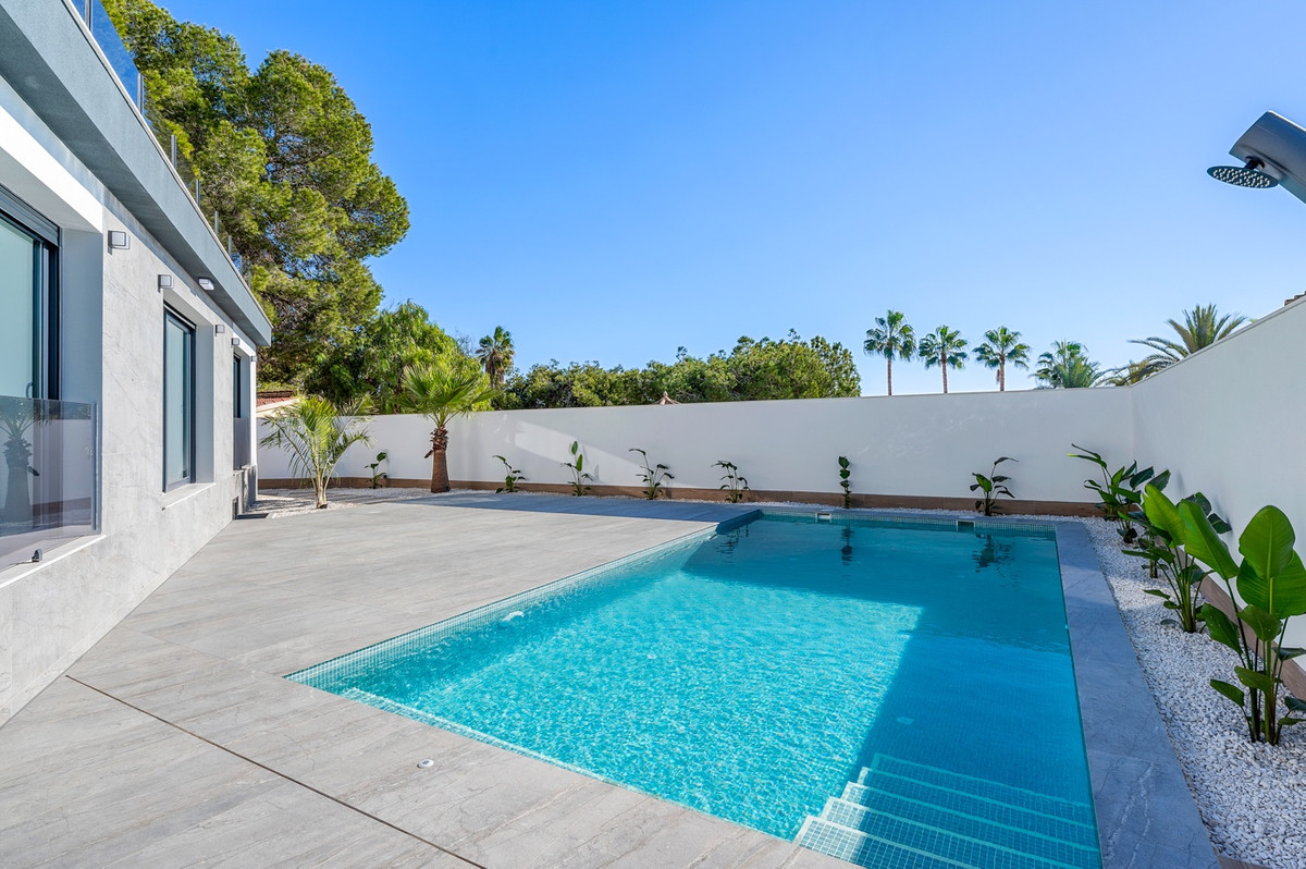For sale - 4 Bedroom 4 Bathroom House - Detached Villa in Rojales - Rojales Centro  - Alicante