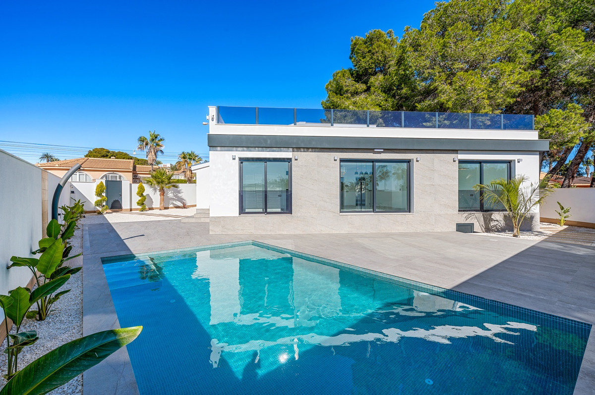 For sale - 4 Bedroom 4 Bathroom House - Detached Villa in Rojales - Rojales Centro  - Alicante