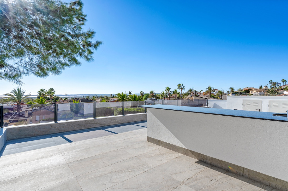 For sale - 4 Bedroom 4 Bathroom House - Detached Villa in Rojales - Rojales Centro  - Alicante