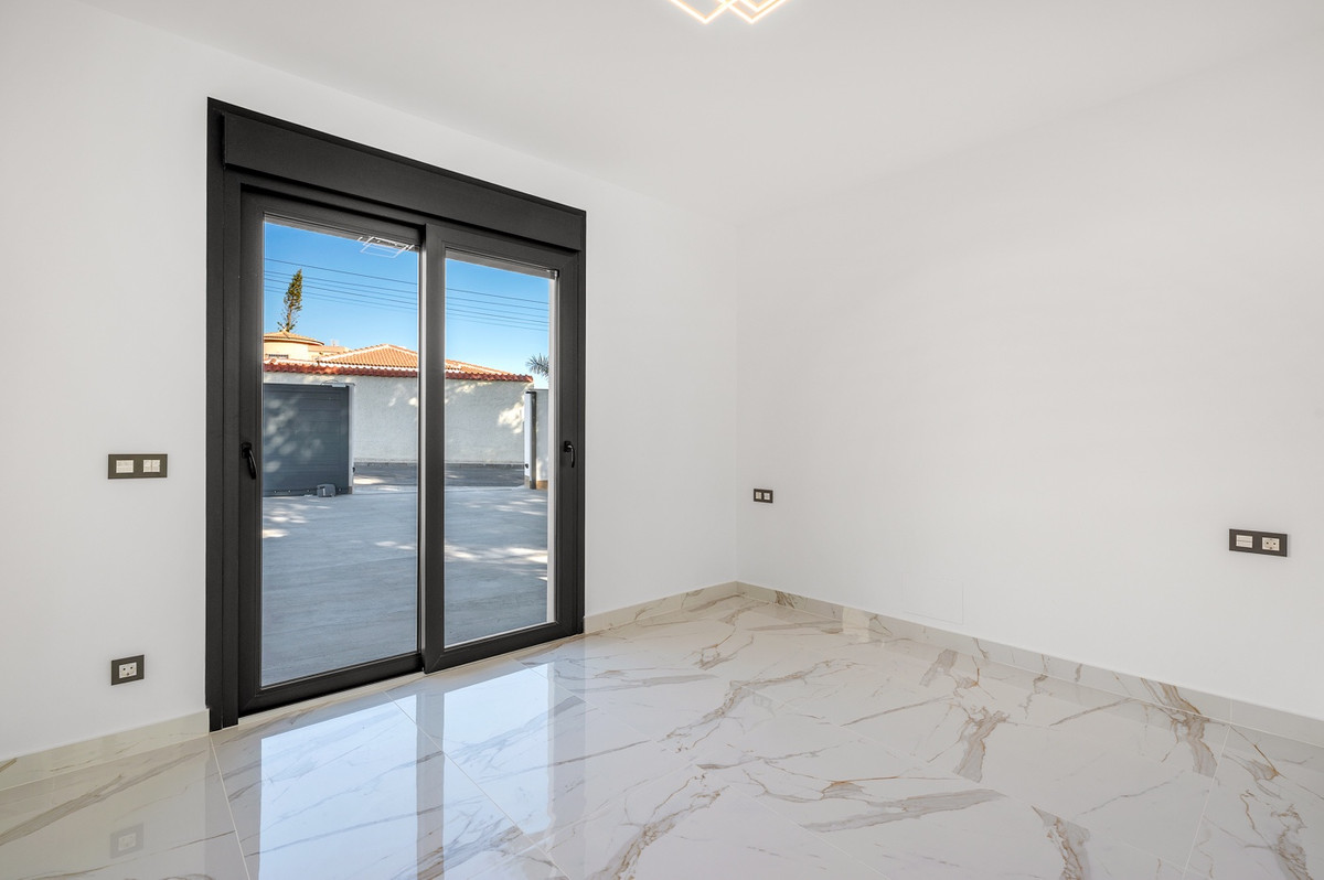 For sale - 4 Bedroom 4 Bathroom House - Detached Villa in Rojales - Rojales Centro  - Alicante