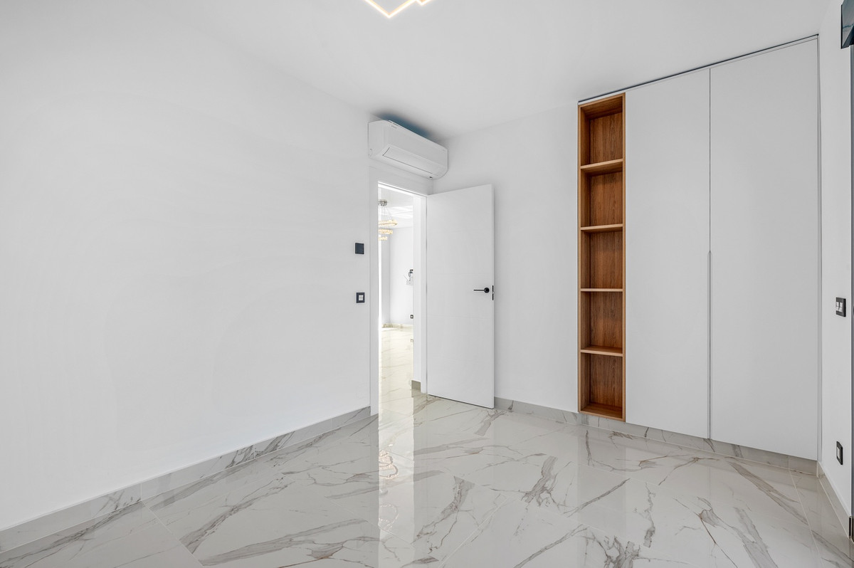 For sale - 4 Bedroom 4 Bathroom House - Detached Villa in Rojales - Rojales Centro  - Alicante