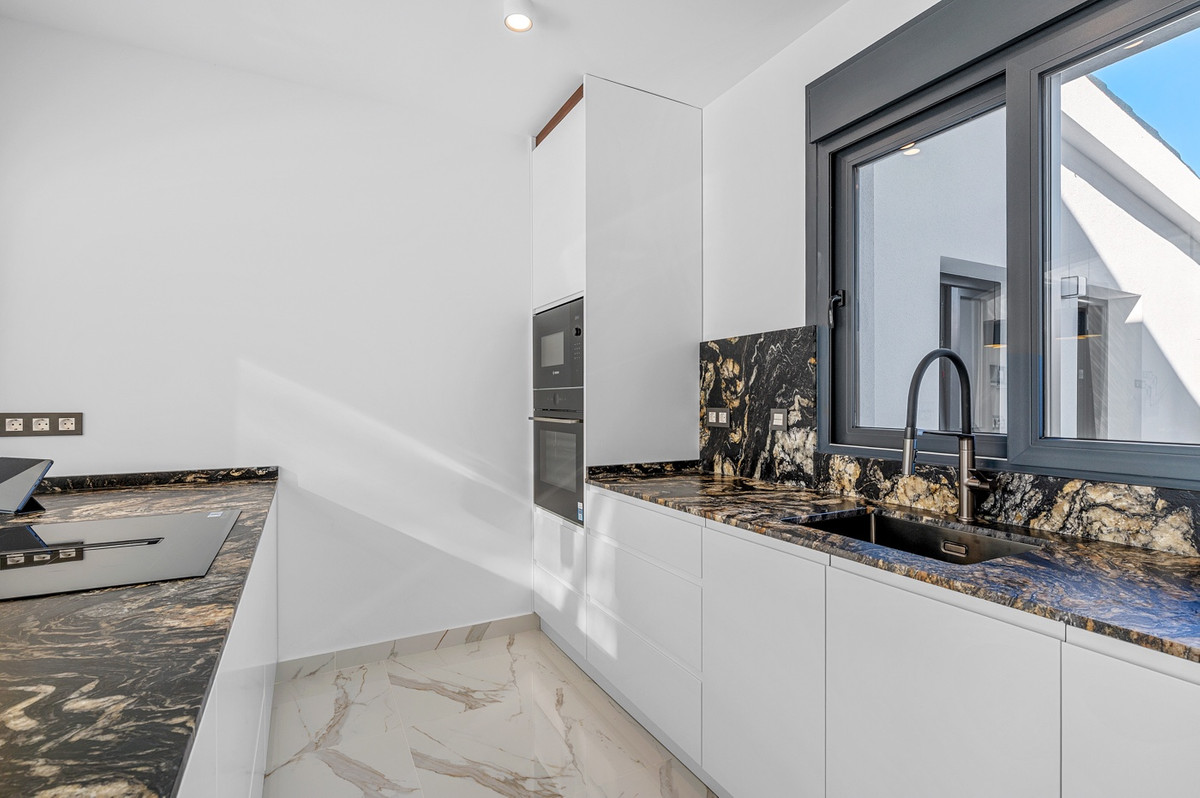 For sale - 4 Bedroom 4 Bathroom House - Detached Villa in Rojales - Rojales Centro  - Alicante