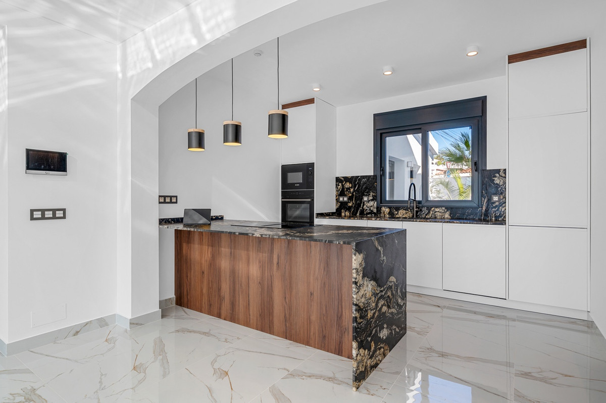For sale - 4 Bedroom 4 Bathroom House - Detached Villa in Rojales - Rojales Centro  - Alicante