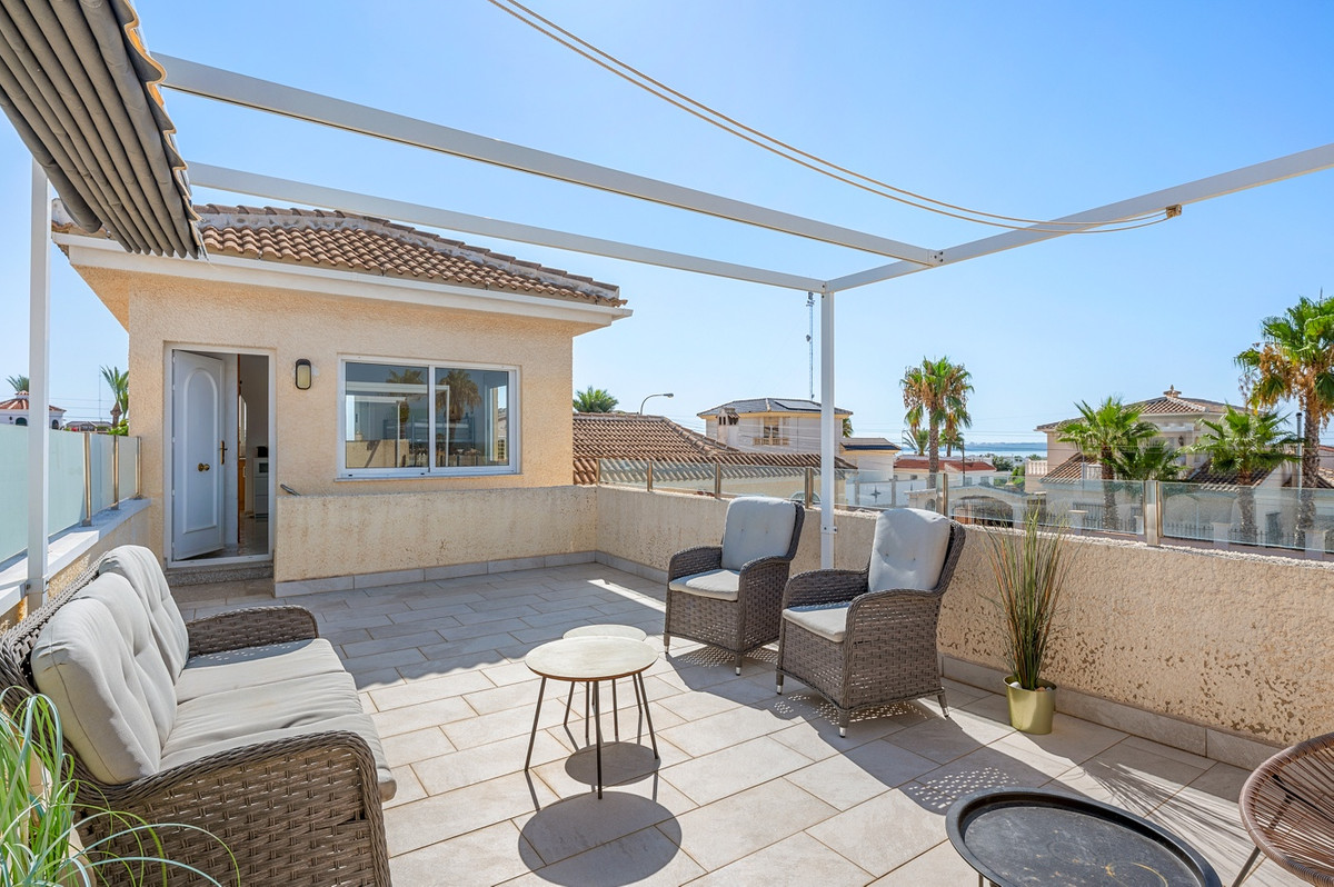 For sale - 3 Bedroom 3 Bathroom House - Detached Villa in Rojales - Ciudad Quesada  - Alicante