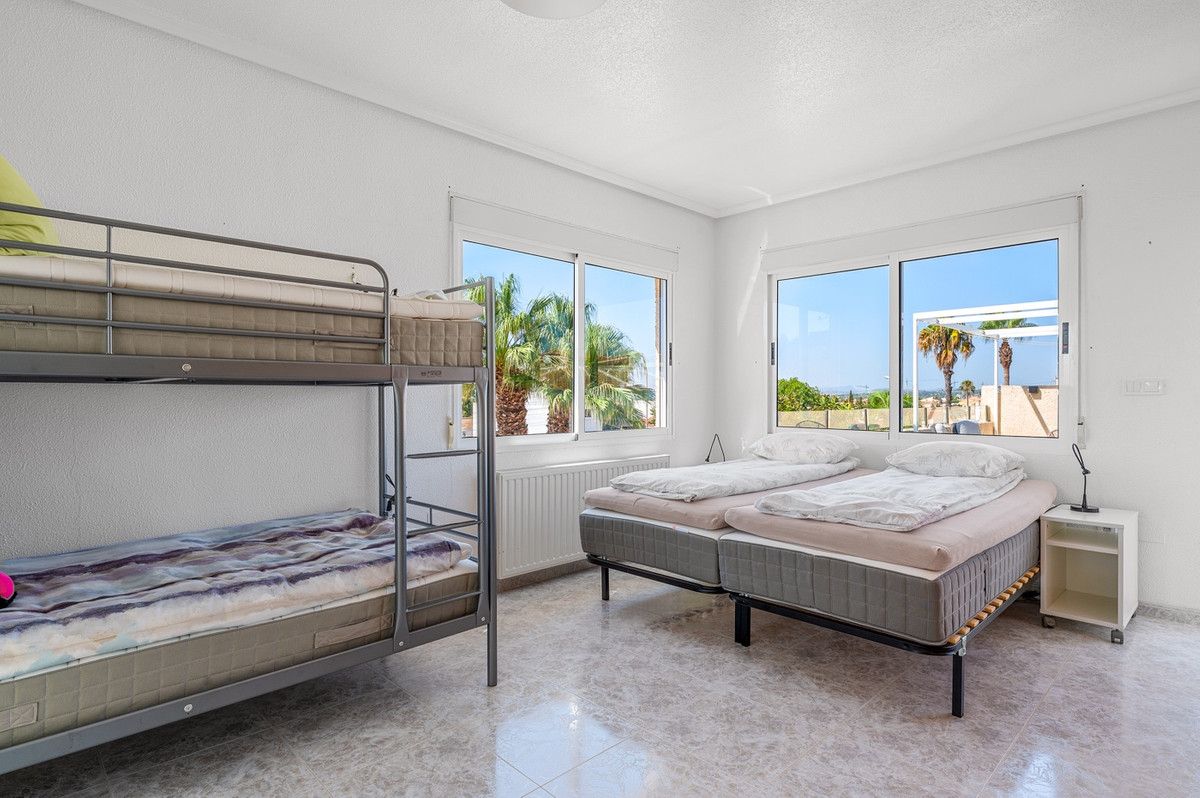 For sale - 3 Bedroom 3 Bathroom House - Detached Villa in Rojales - Ciudad Quesada  - Alicante