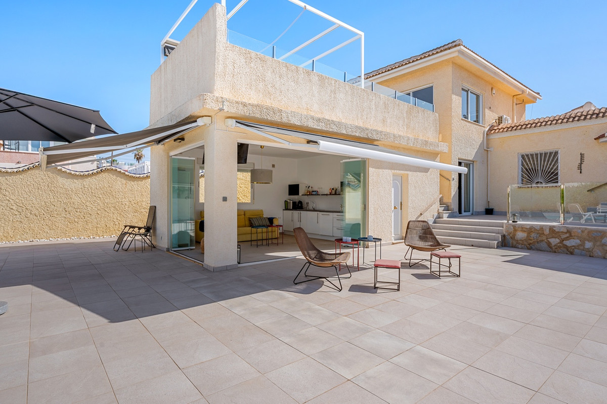 For sale - 3 Bedroom 3 Bathroom House - Detached Villa in Rojales - Ciudad Quesada  - Alicante