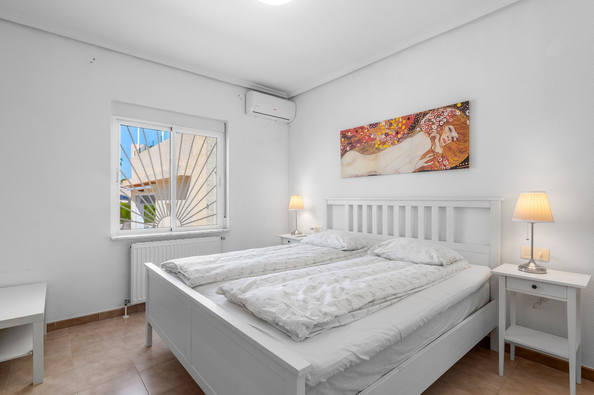 For sale - 3 Bedroom 3 Bathroom House - Detached Villa in Rojales - Ciudad Quesada  - Alicante