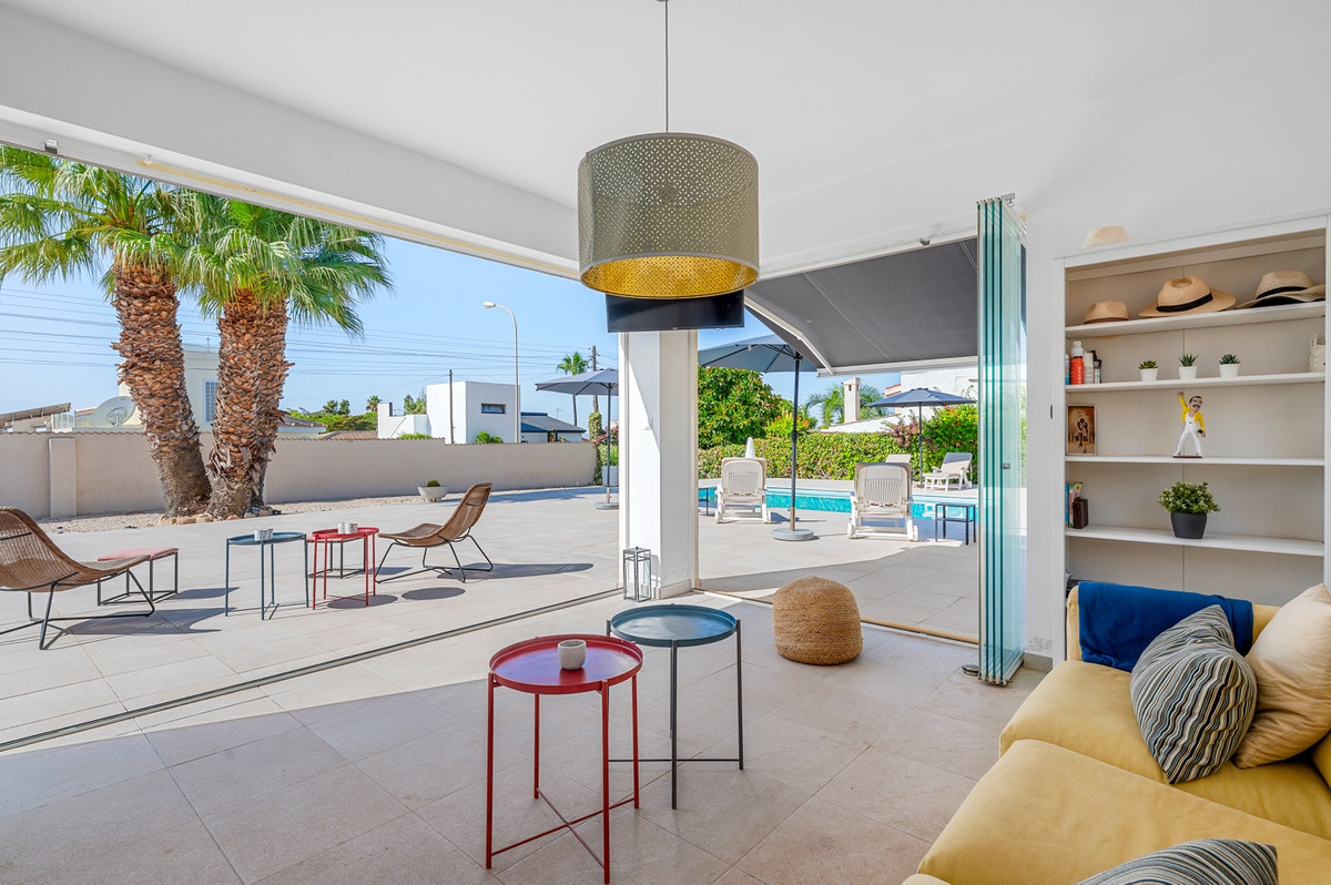 For sale - 3 Bedroom 3 Bathroom House - Detached Villa in Rojales - Ciudad Quesada  - Alicante