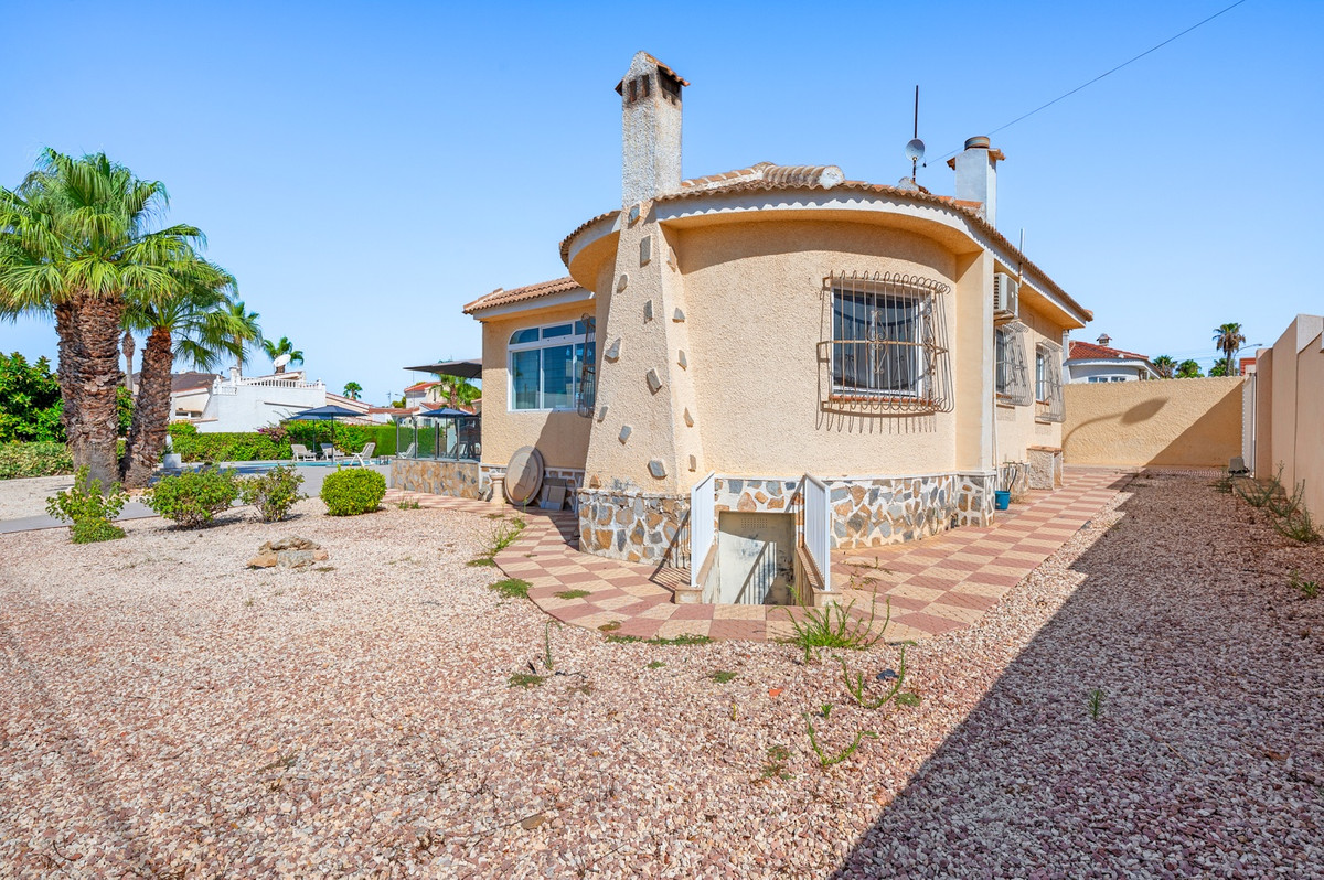 For sale - 3 Bedroom 3 Bathroom House - Detached Villa in Rojales - Ciudad Quesada  - Alicante