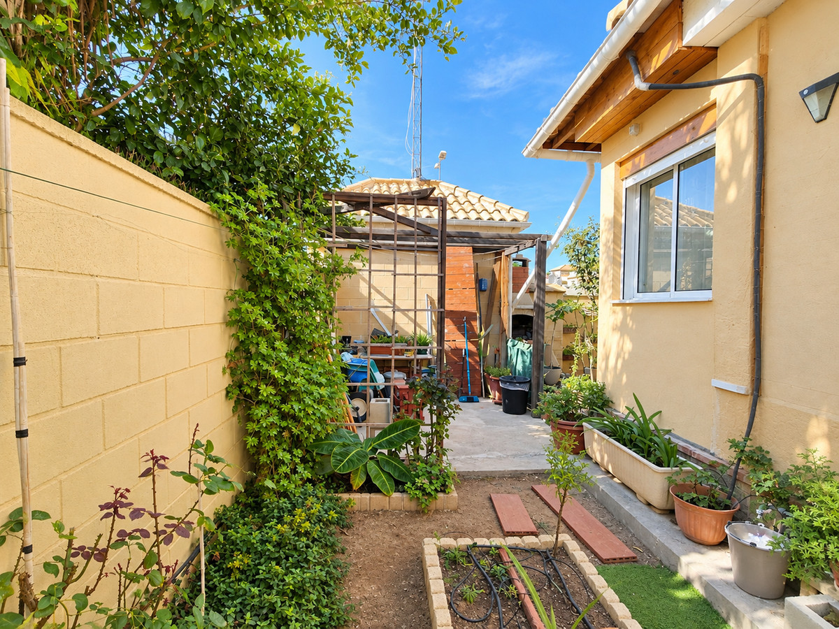 For sale - 4 Bedroom 2 Bathroom House - Townhouse in Rojales - Ciudad Quesada  - Alicante