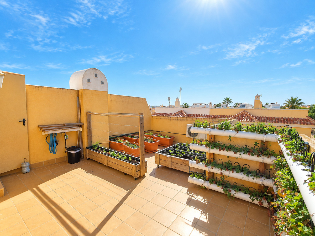 For sale - 4 Bedroom 2 Bathroom House - Townhouse in Rojales - Ciudad Quesada  - Alicante