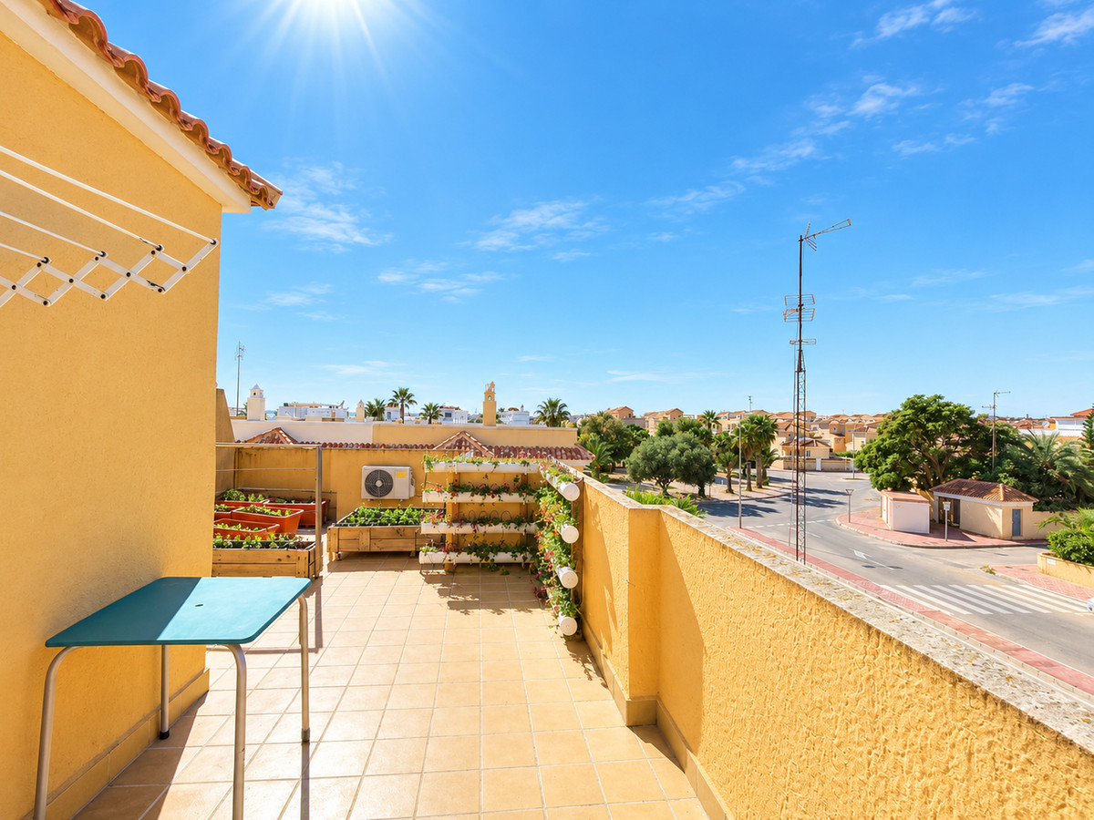 For sale - 4 Bedroom 2 Bathroom House - Townhouse in Rojales - Ciudad Quesada  - Alicante